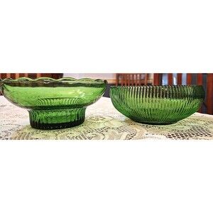 Vibrant Pair of Vtg E.O. Brody Co. Emerald Green Glass Bowls Cleveland OH USA